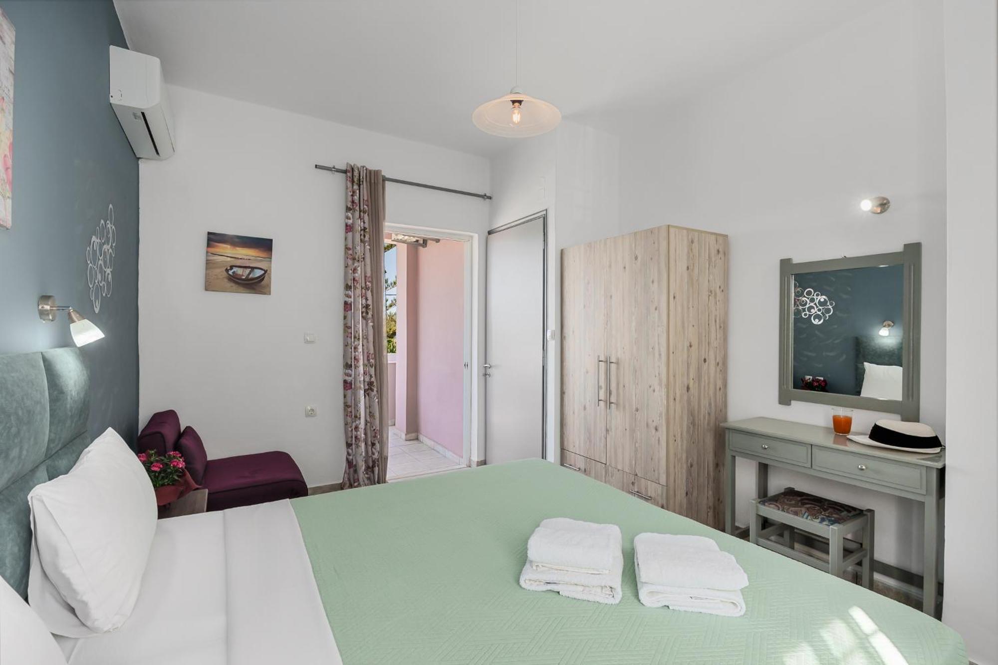 Nikos Apartments Agia Marina Esterno foto